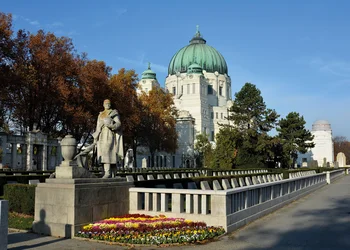 Wien "Rathaus und Zentralfriedhof" 